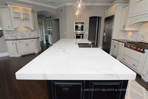 calacatta quartz kitchen countertops photos.